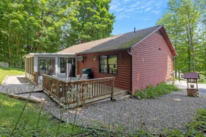 Tranquil 3BR Retreat Game Room Deck Beach Pass
